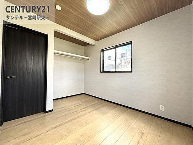 主寝室にいかがでしょうか♪日当たり、風通し良好です(^^♪クローゼットも完備しております！