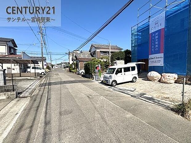 西側前面道路です。