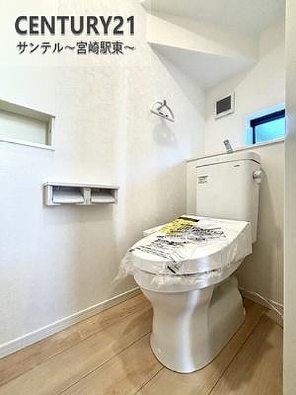 2階トイレです！トイレが二つあると朝の忙しい時間帯も安心です(^^♪