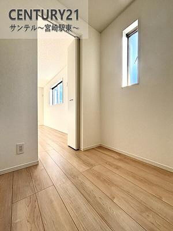 主寝室のウォークインクローゼットです！大容量でご夫婦の荷物がすっぽり入る安心の収納力です(^^♪