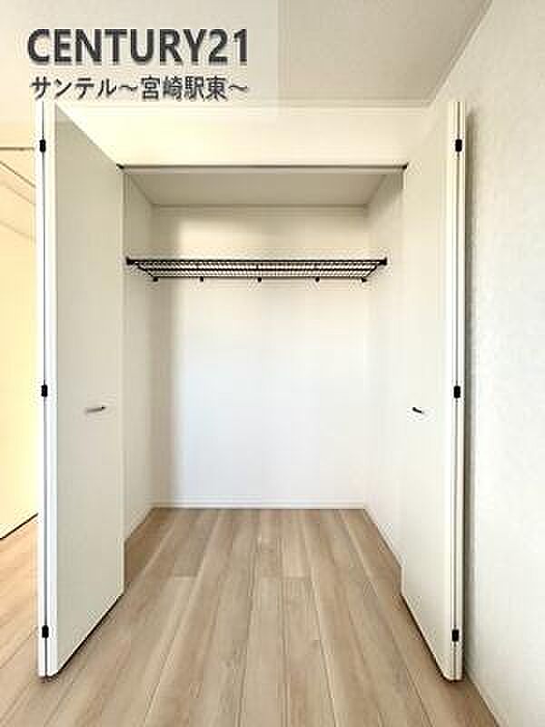 容量に余裕のあるクローゼットです！ご夫婦のお洋服などを入れても十分な収納量♪