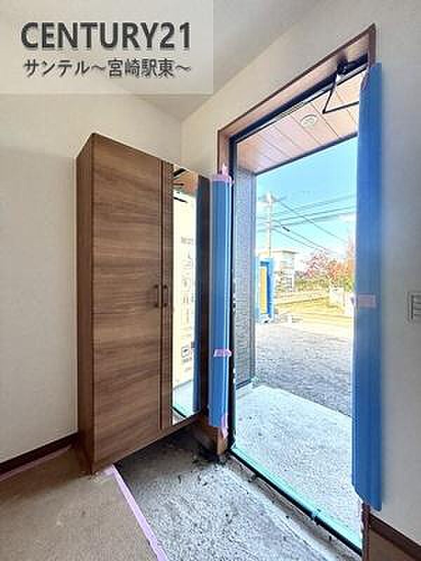 明るい玄関(^^♪容量にも余裕のあるシューズボックス完備しております!