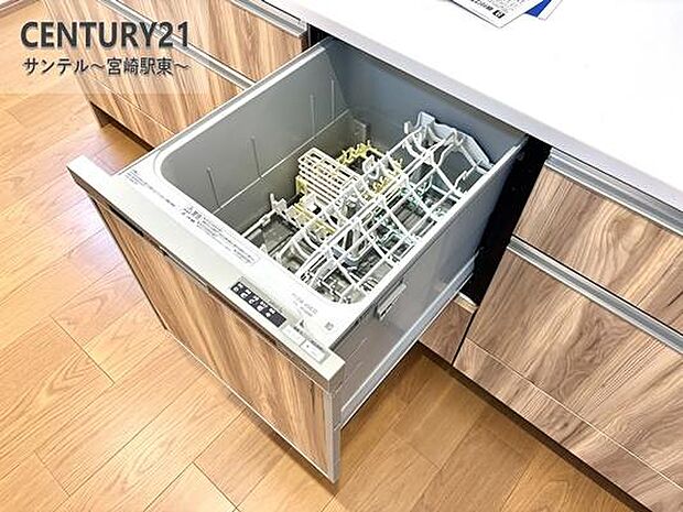 食器洗浄機付きです。家事を時短してくれる人気の設備アイテムです!