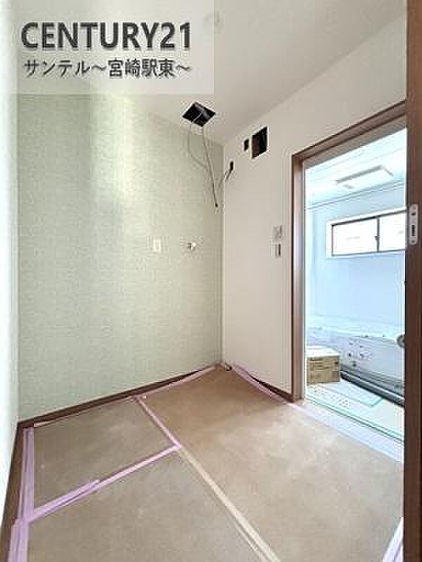 脱衣所と洗面台がそれぞれ独立している為、どなたかが入浴中でも気にせず洗面台化粧台を使用できます!