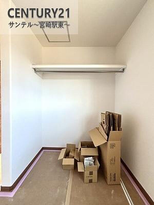 各部屋に収納がございます。