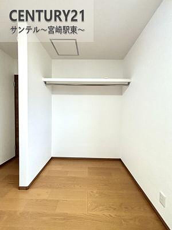 各部屋に収納がございます。