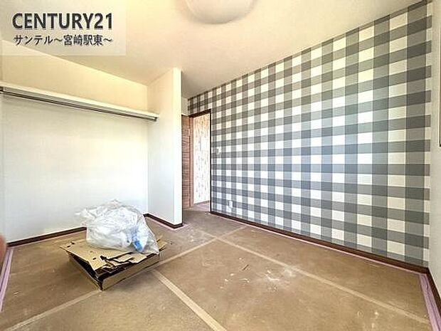 6帖の洋室です♪しっかり日が差し込みますので気持ちの良い目覚めができる素敵な洋室になります♪子供部屋にも十分使える仕様の洋室になっております♪