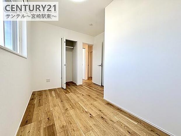 子供部屋にいかがでしょうか♪趣味部屋やワークスペースにも(^^♪風通し良好です(^^♪クローゼット収納です!