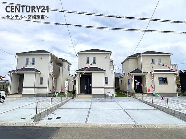 完成致しました!白を基調とした明るい2階建て住宅。南向きの窓があり、日当たり良好です♪