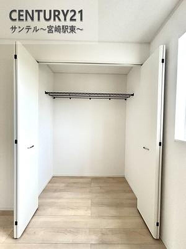 お子様でもお洋服の出し入れが簡単なクローゼットなので毎日の整頓がはかどります。