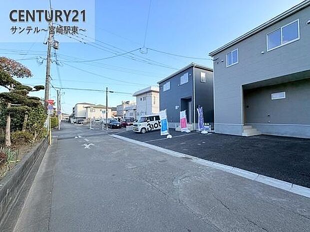 北側の前面道路の写真です♪