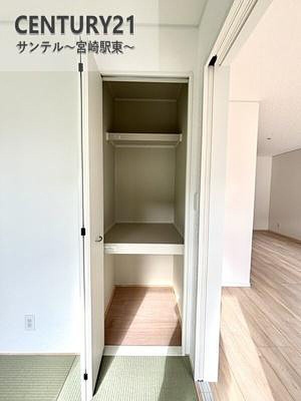 和室にも収納スペースが付いておりますので、お客様用のお布団や、お子様のおもちゃも入れられます♪