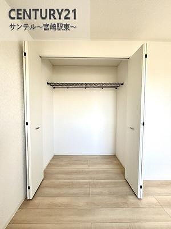 お子様でもお洋服の出し入れが簡単なクローゼットなので毎日の整頓がはかどります。