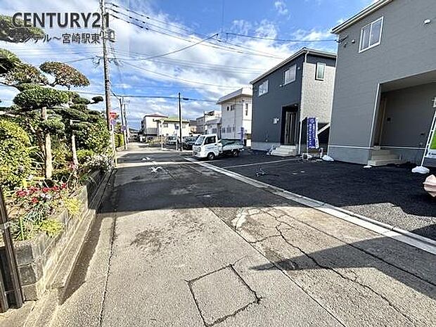 北側の前面道路の写真です♪