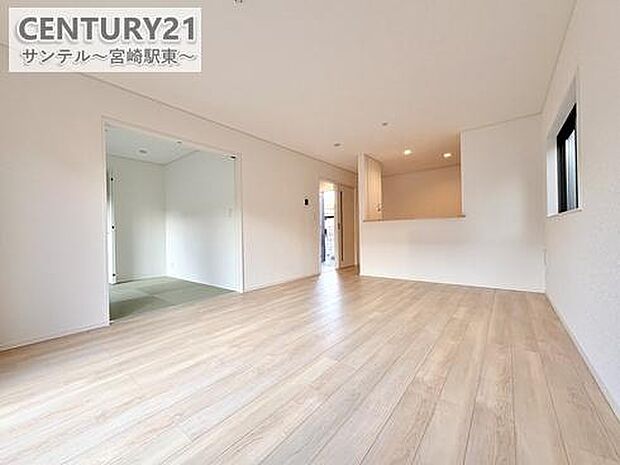 家族が集まるリビングは、使いやすさと居心地の良さを両立したデザインです。