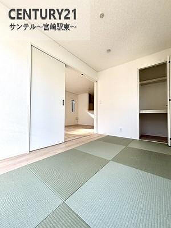 ダイアロン畳の和室は耐久性◎。収納スペースも充実し、和のくつろぎと実用性を両立！