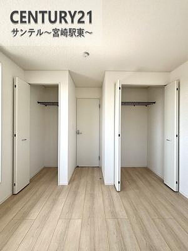 収納が2か所ございますのでお子様が大きくなって物が増えても安心の収納量！