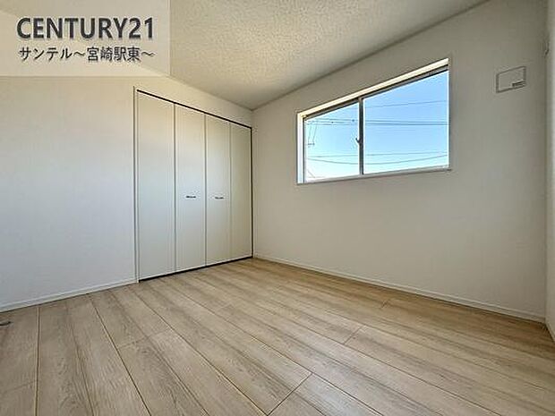 5.2帖の子供部屋です♪お子様が成長しても使い続けられる、シンプルなお部屋です♪