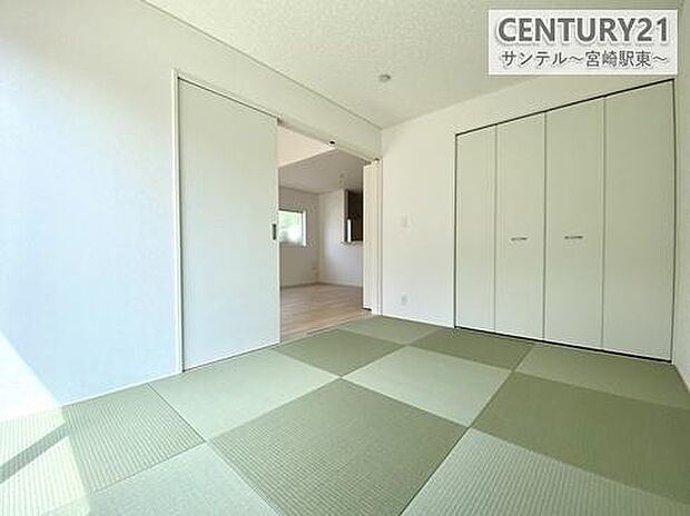 リビング横の和室です！リビングに隣接しているので普段は解放し、ご来客の際は客間として利用できます(^^♪