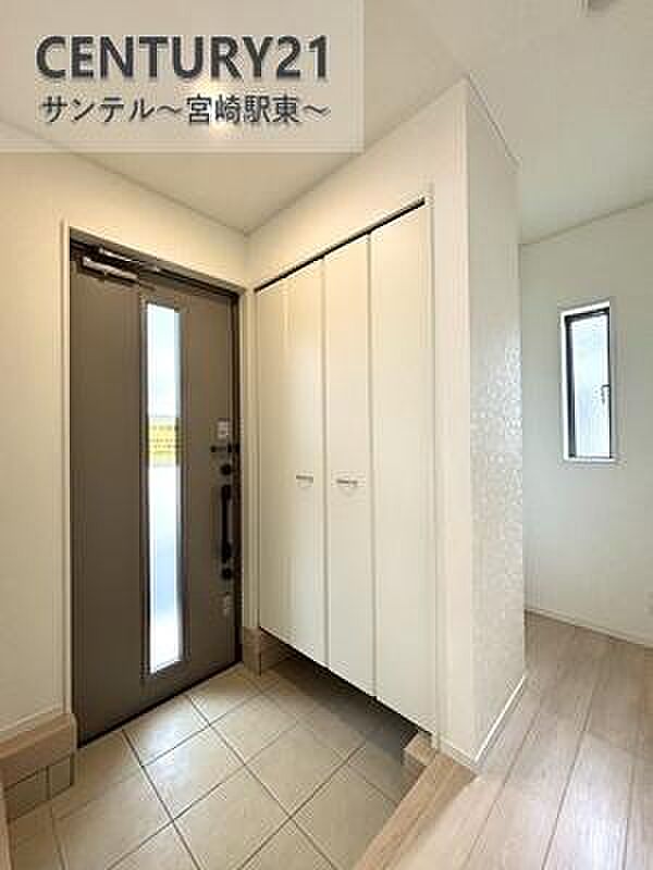 靴が散らからず、整理整頓もラクラクなシューズボックス完備。清潔感ある玄関をキープできます！