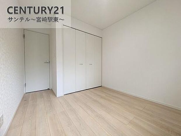 主寝室にいかがでしょうか♪日当たり、風通し良好です(^^♪クローゼットも完備しております！