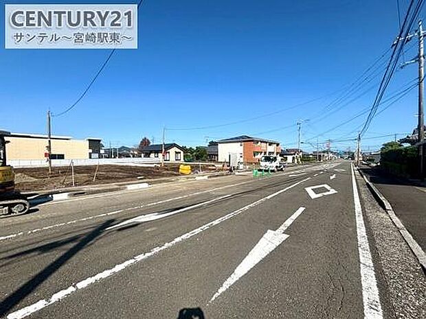 南側前面道路です。幅員14.3ｍ