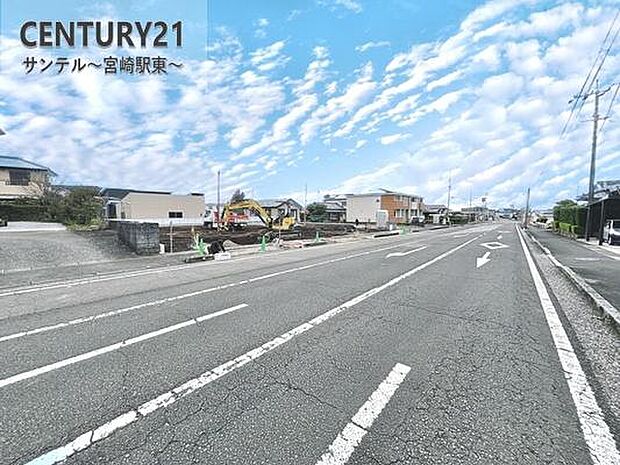 南側前面道路です。幅員14.3ｍ