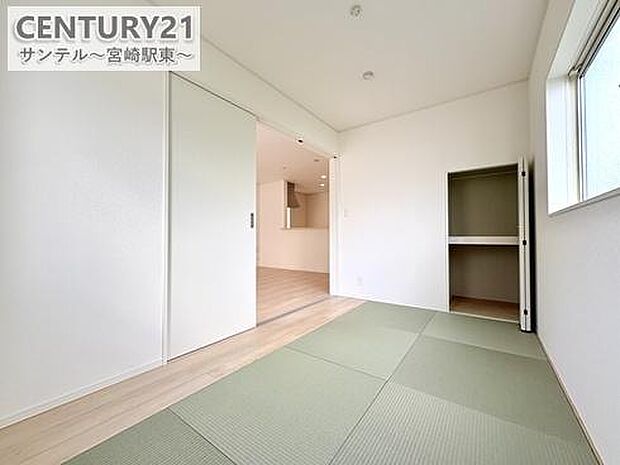 リビング横の和室です!リビングに隣接しているので普段は解放し、ご来客の際は客間として利用できます(^^♪