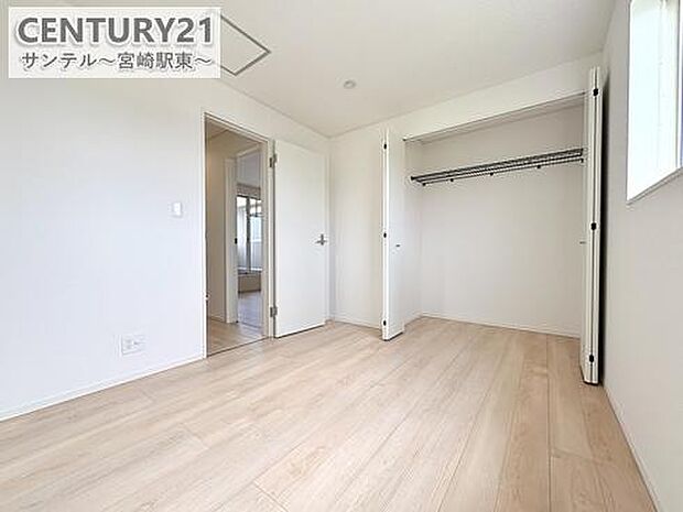 5.2帖の子供部屋です♪お子様が成長しても使い続けられる、シンプルなお部屋です♪