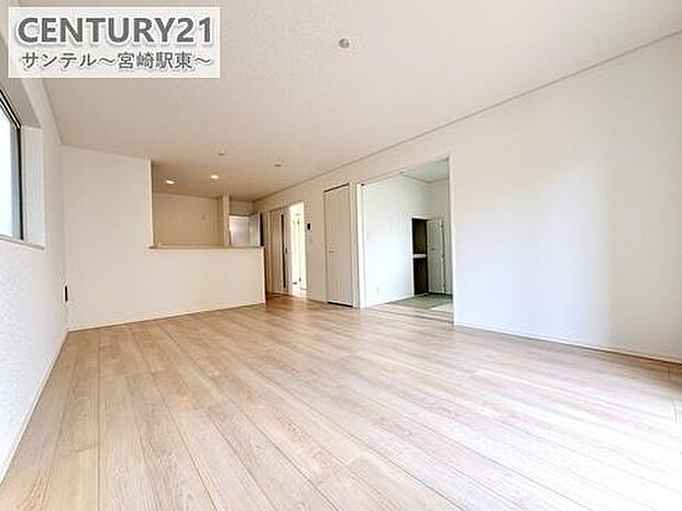 家族が集まるリビングは、使いやすさと居心地の良さを両立したデザインです。