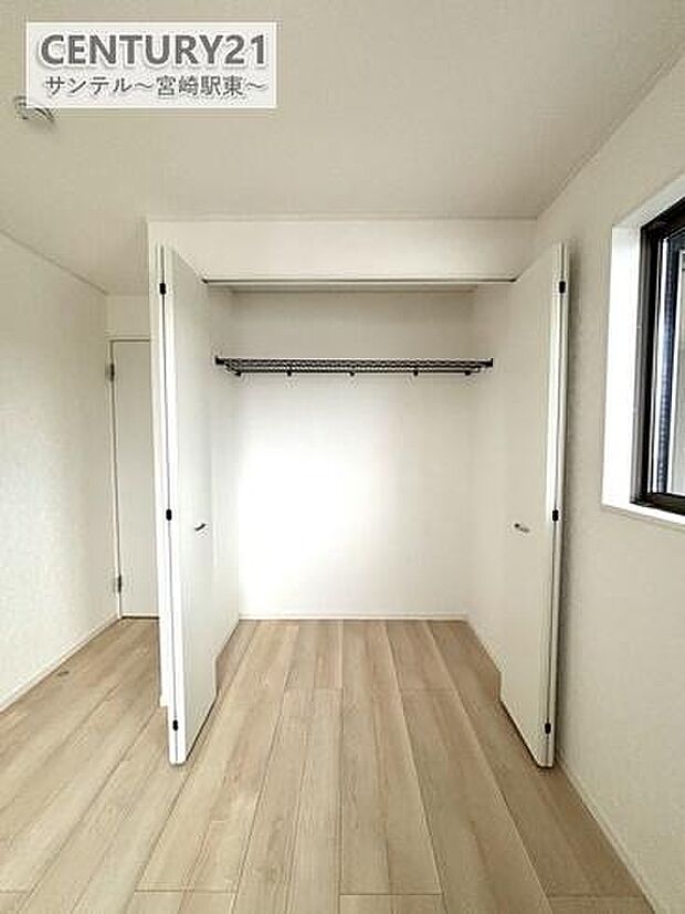 (同仕様写真)クローゼット成長に合わせて使える収納付き子供部屋。衣類や学用品の整理がしやすく、片付け習慣も身につきます。