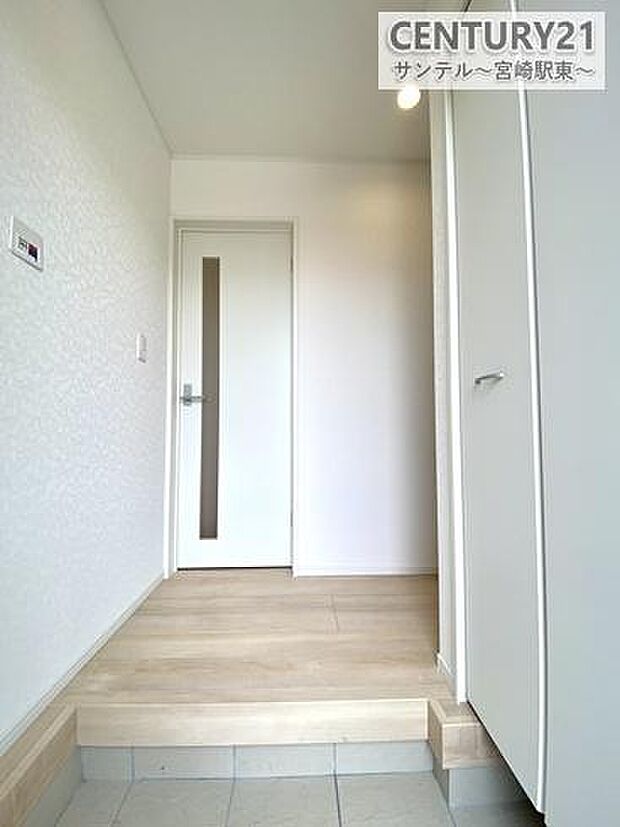 靴が散らからず、整理整頓もラクラクなシューズボックス完備。清潔感ある玄関をキープできます!