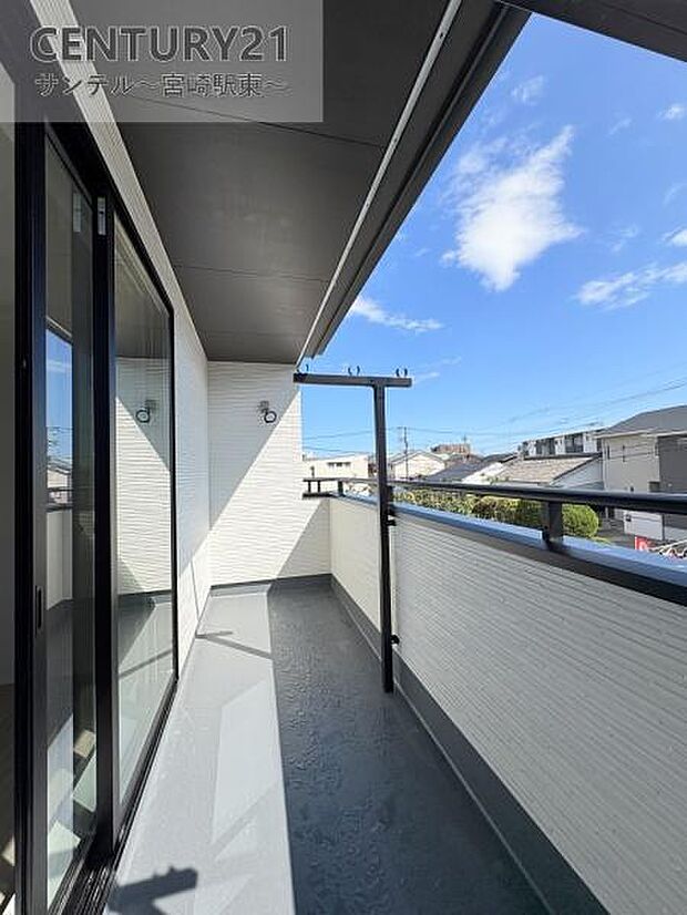 屋根付きのインナーバルコニーです!急な雨にも安心ですね♪