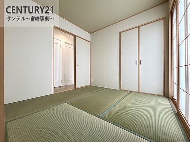 和室です♪リビング横に和室があることで和と洋の雰囲気を味わえ素敵な空間を演出でき、お子様の遊び部屋や客間としても利用できます♪