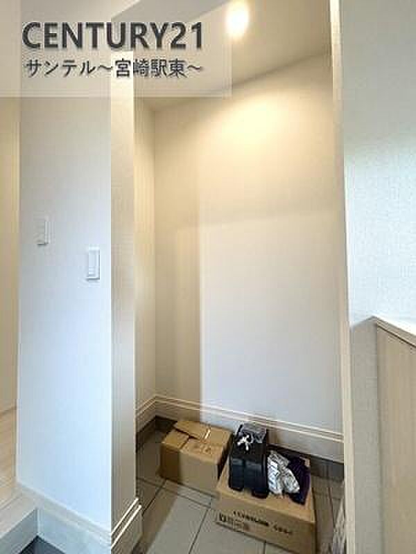 収納量の多いシューズクローゼットがあるので散らかりやすい玄関をしっかり整頓出来ます!※色や配置の相違がある場合がございます。