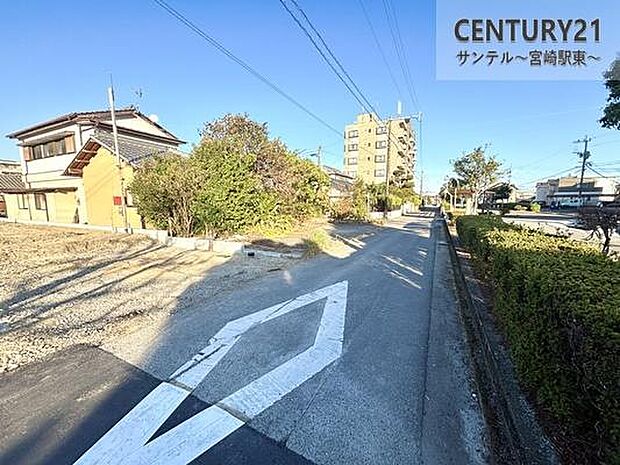 南側前面道路です。