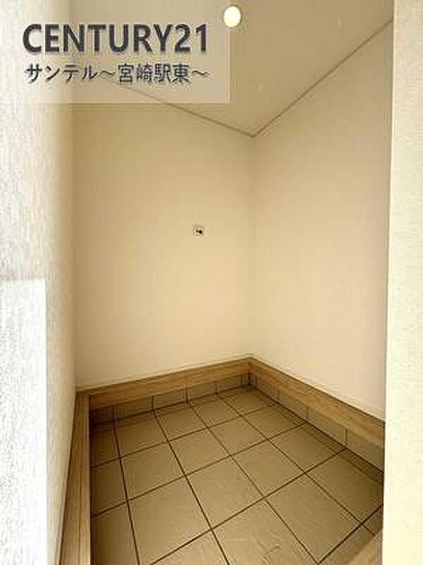 大きなシューズクローク付きで、家族分のシューズはもちろん、ゴルフバックやベビーカーも収納出来ます。