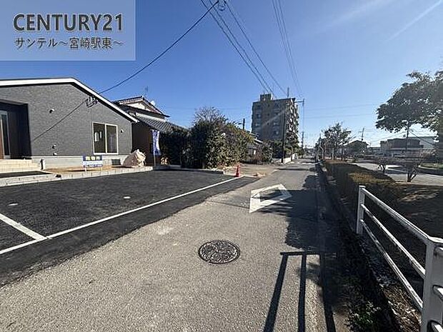 南側の前面道路の写真です♪