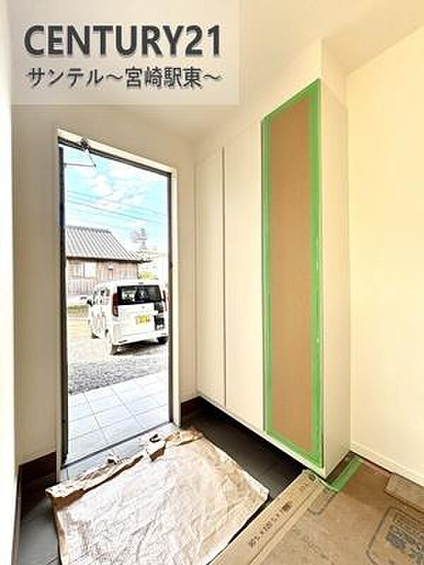 明るい玄関(^^♪容量にも余裕のあるシューズボックス完備しております！