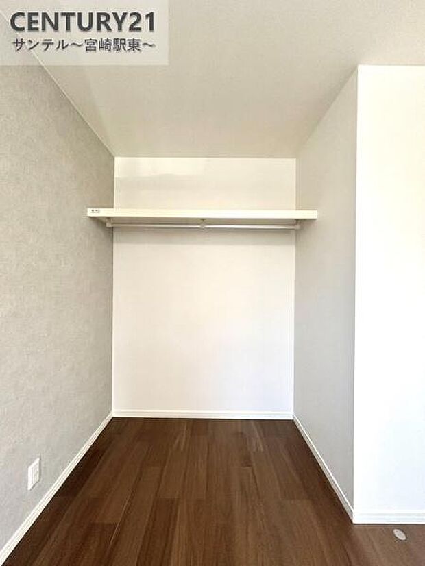 容量に余裕のあるクローゼットです！ご夫婦のお洋服などを入れても十分な収納量♪