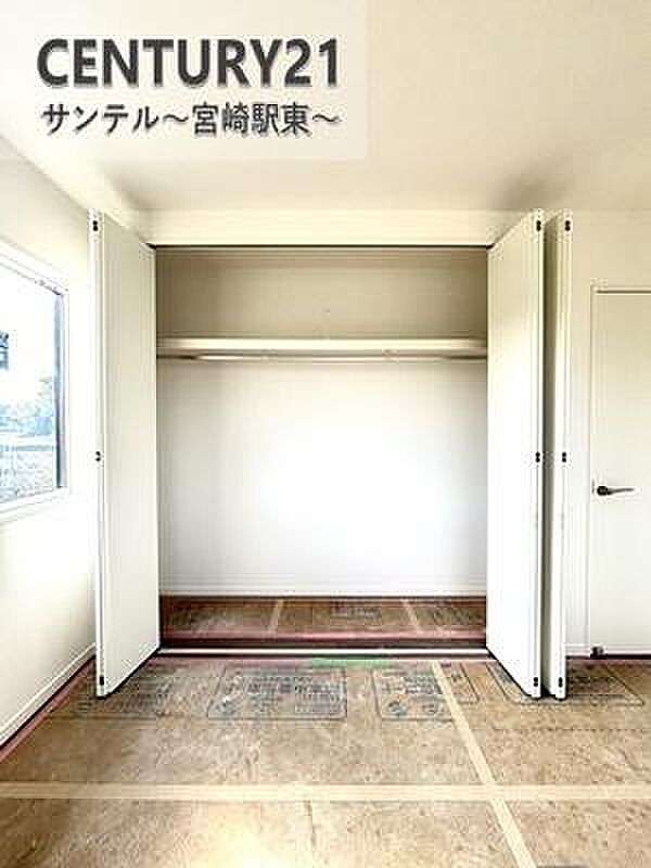 容量に余裕のあるクローゼットです！ご夫婦のお洋服などを入れても十分な収納量♪