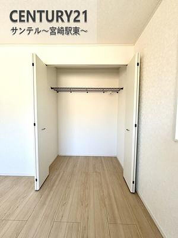 容量に余裕のあるクローゼットです!