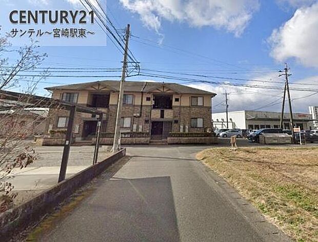 東側前面道路です。