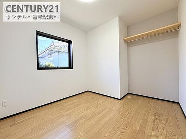 子供部屋にいかがでしょうか♪趣味部屋やワークスペースにも(^^♪風通し良好です(^^♪クローゼット収納です！