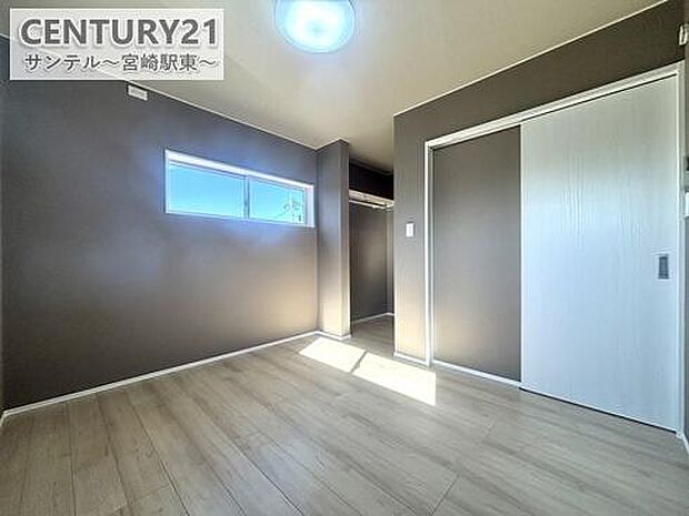 （同仕様写真）洋室※床色、建具の色が異なる場合がございます。