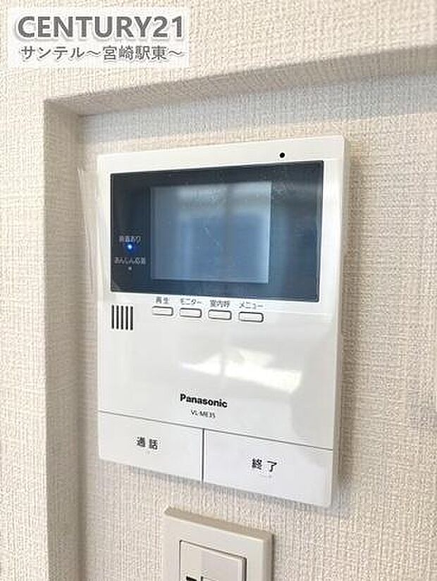 (同仕様写真)TVモニター付インターホン！荷物の非対面受け取りもスムーズに行えるモニター付きインターフォンです。ネットでのお買い物が増えているので、今まで以上に重宝しますね。