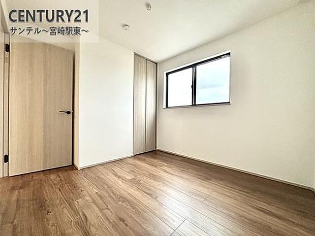 子供部屋にいかがでしょうか♪趣味部屋やワークスペースにも(^^♪風通し良好です(^^♪クローゼット収納です！