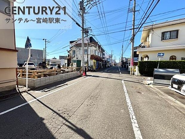 北側の前面道路の写真です♪