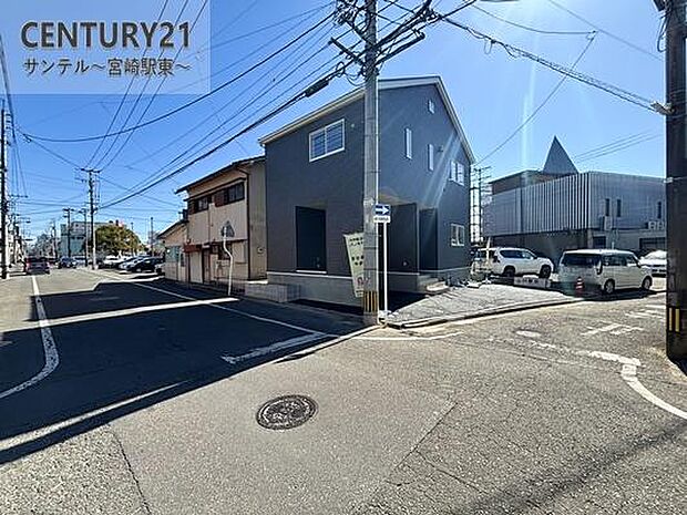 北側の前面道路の写真です♪