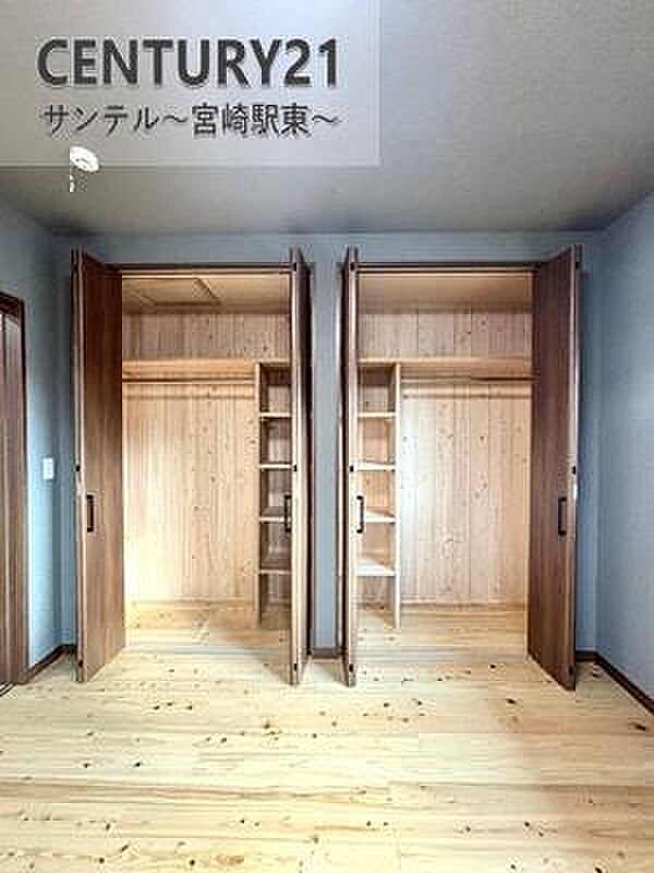 容量に余裕のあるクローゼットです！ご夫婦のお洋服などを入れても十分な収納量♪